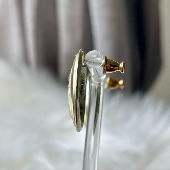 Vintage | Gold Cream Enamel Nautical Anchor Pierced Earrings - Picture 4 of 7